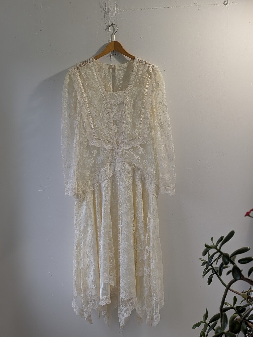 Vintage Jessica McClintock Cream Layered Satin Lace Long Sleeve Wedding Dress